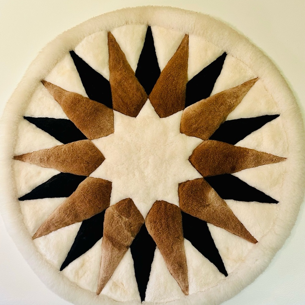 Alpaca fur Rug
Very pretty
53”